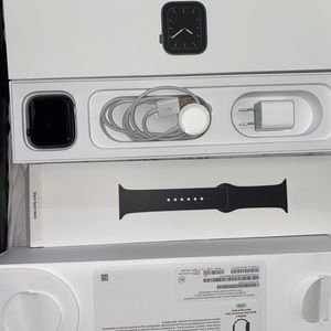 Apple Watch series 5 space gray aluminum 44MM
